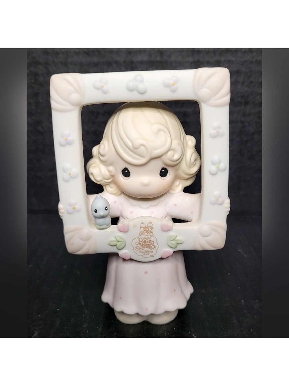 1995 Precious Moments Figurine - You're As Pretty As A Picture #C0016